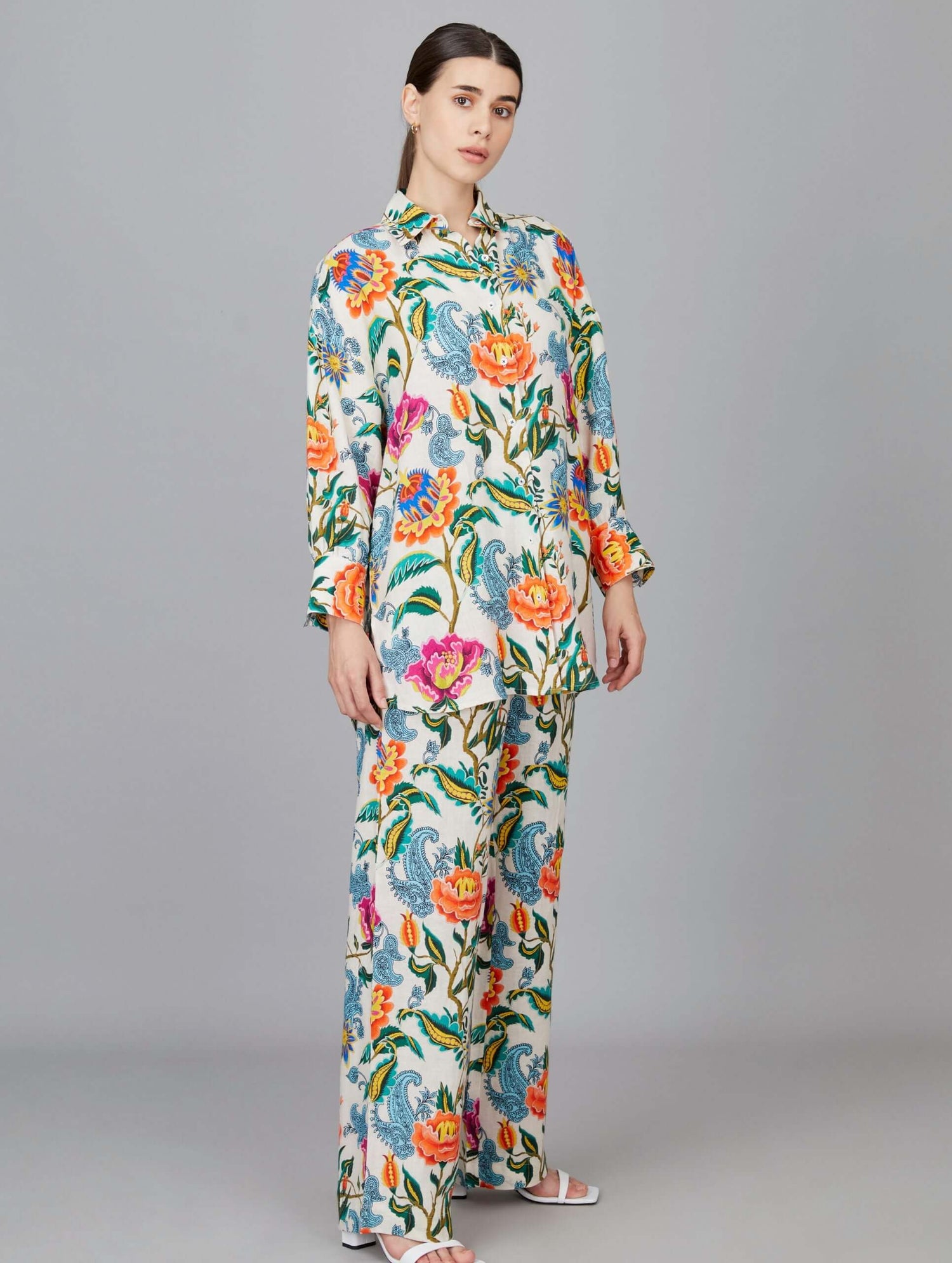 Oversized Printed Lounge Set in Linen Floral